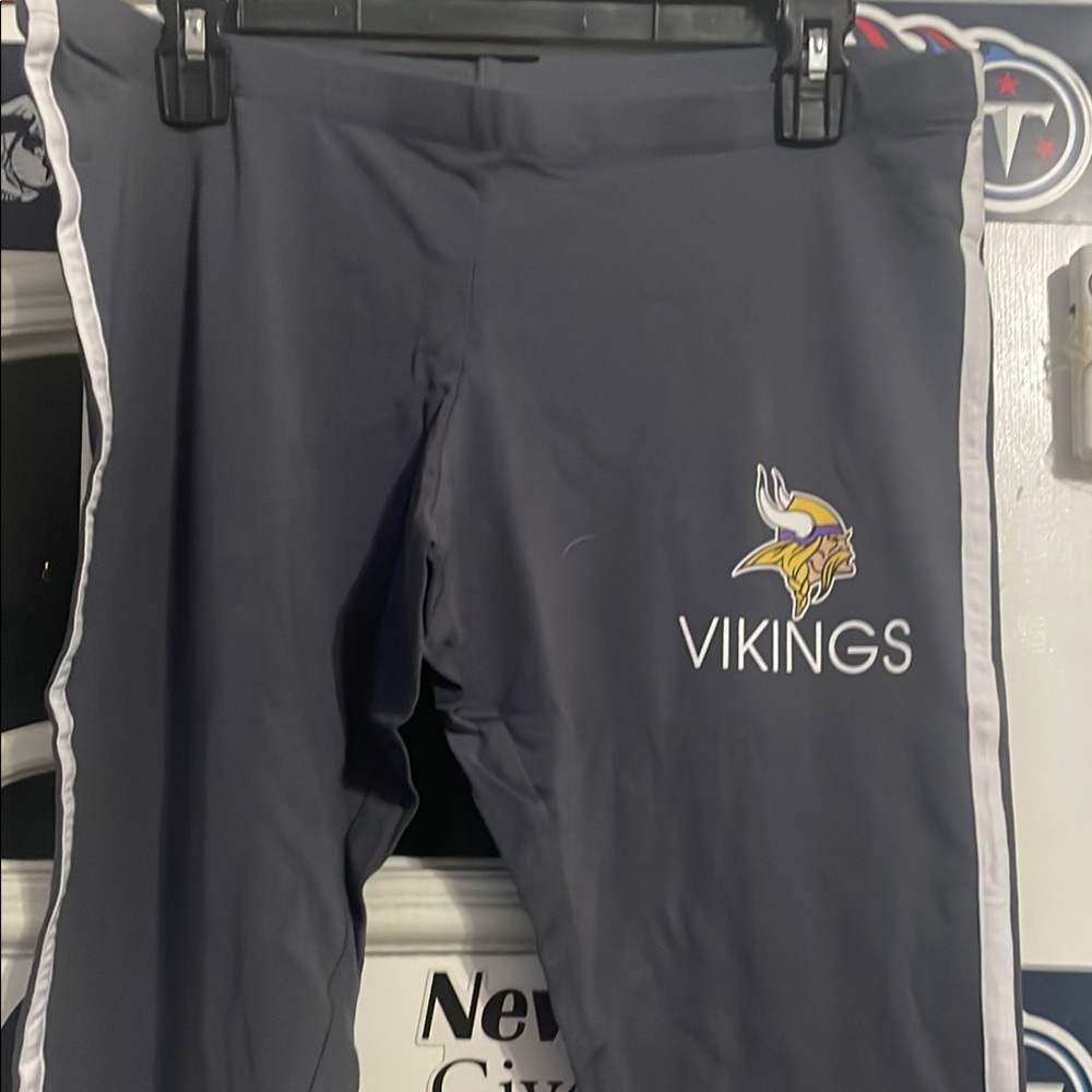 Minnesota Vikings White T-Shirt and pants. - Picture 5 of 6